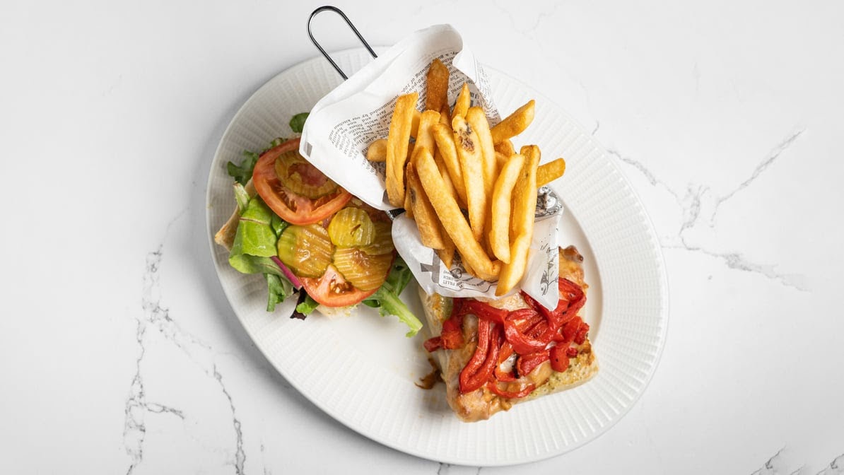 Three Oaks Lodge Restaurant & Lounge